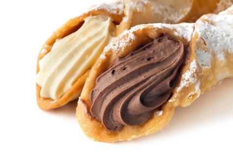 My favourite treat ! Italian Desserts Traditional, Italian Pastries, Italian Dessert, Italian Cookies, Italian Desserts, Cannoli, Custard, Recipes Easy, Cake Desserts