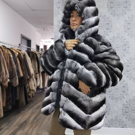 Nortika Furs on Instagram: “Reversible on demand monclair puffy on chinchilla with hood #chinchillafur #reversiblefur #luxuryfurs #chinchillafurcoat” Farm Animal Fabric, Chinchilla Fur Coat, Chinchilla Coat, Rabbit Fur Jacket, Fur Decor, Furano, Chinchilla Fur, Rabbit Fur Coat, Real Fur Coat