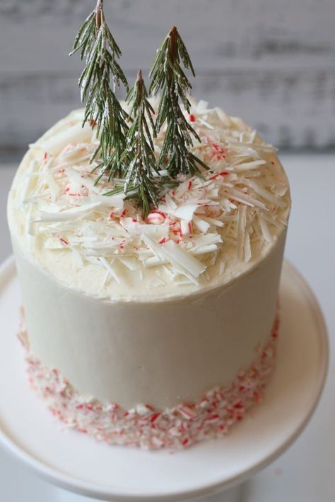 White Chocolate Peppermint Cake, Peppermint Baking, Chocolate Peppermint Cake, Christmas Desserts Party, Peppermint Cake, Buttercream Frosting Cake, White Chocolate Peppermint, Peppermint Christmas, Recipe Dessert