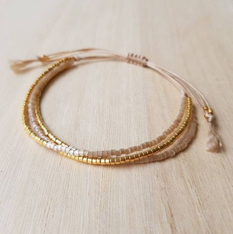 Modern Beaded Bracelets, Dainty Handmade Jewelry, Macrame Beaded Bracelet, Dainty Beaded Bracelets, Simple Bracelet Ideas, Glass Beaded Bracelets Ideas, Miyuki Bracelet Pattern, Beige Bracelet, Tiny Bead Bracelet