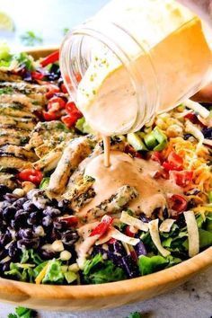 Cilantro Lime Chicken Taco Salad #ChickenSalad #Southwest #Recipe #Cooking #Tiesdotcom Cilantro Lime Chicken Taco Salad, Cilantro Lime Chicken Tacos, Catalina Dressing, Taco Salat, Mexikansk Mat, Lime Chicken Tacos, Chicken Taco Salad, Salad Kale, Carlsbad Cravings