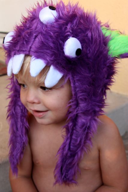 monster hat Monster Hat Diy, Monster Fancy Dress, Thrifted Halloween, Halloween Diy Costumes, Monster Aesthetic, Monster Costume, Diy Monsters, Monster Hat, Monster Mask