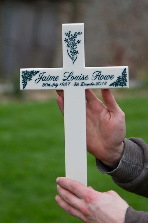 Memorial Service Decorations, Roadside Memorial, Memorial Cross, Memorial Markers, Tombstone Designs, 21st Birthday Invitations, Wooden Crosses, Sign Maker, Memorial Plaque