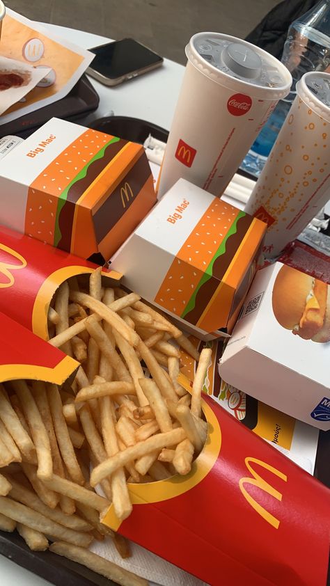 Yummy Fast Food, Mcdonald's Aesthetic, Mcdonalds Fast Food, Chicken And Chips, Food Therapy, Healthy Food Motivation, Worst Day, Fast Food Restaurant, Snap Food