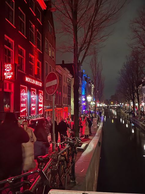 Amsterdam Red Light District Aesthetic, Netherlands Astethic, Amsterdam Nightlife Aesthetic, Amsterdam Travel Aesthetic, Amsterdam Night Life, Amsterdam Aesthetic Night, Amsterdam Party, Amsterdam Life, Amsterdam Nightlife