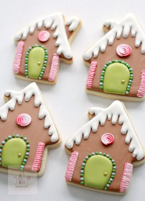 Royal Icing Cookie Decorating Tips | Sweetopia Royal Icing Cookie Decorating, Cookie Decorating Tips, Royal Icing Cookies Recipe, Halloween Sugar Cookies Decorated, Christmas Sugar Cookies Decorated, Gingerbread Cookies Decorated, Halloween Cookies Decorated, Gingerbread House Cookies, Cookies Gingerbread