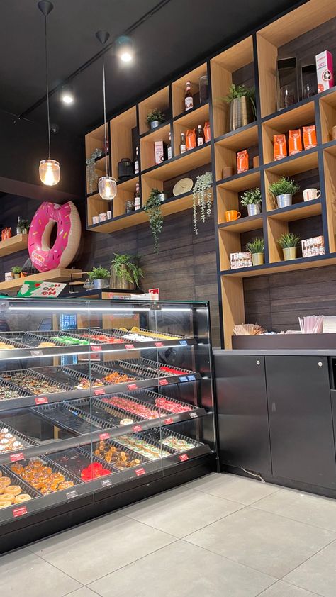 Donut Shop Interior, Interior Showroom, Distilling Equipment, Donut Shops, Donut Design, Bakery Store, Trendy Belts, Small Cafe Design, Bakery Display