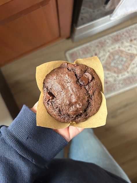 Double Chocolate Sourdough Muffins (Costco Dupe) Sourdough Scones, Chocolate Sourdough, Sourdough Muffins, Double Chocolate Chip Muffins, Chocolate Chip Muffin, Chocolate Chip Muffin Recipe, Double Chocolate Muffins, Bread Starter, Sourdough Starter Recipe