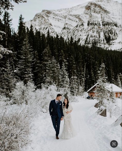 Snowy Wedding Ceremony, Winter Mountain Elopement, Snow Wedding Pictures, Snow Wedding Photos, Ski Elopement, Groom Pics, Winter Honeymoon, Dream Elopement, Winter Mountain Wedding