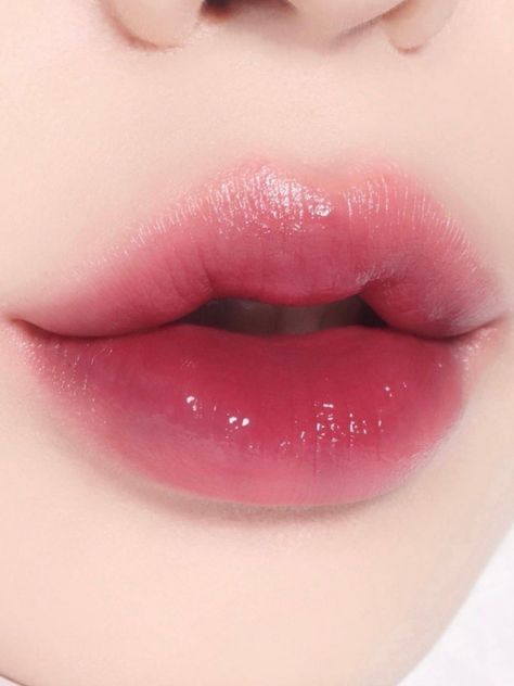 Korean gradient lips glossy dark pink tint Korean Gradient Lips, Korean Beauty Makeup, Korean Lipstick, Heart Shaped Lips, Gradient Lips, Korean Lips, Jelly Lipstick, Glossier Lip Gloss, Doll Eye Makeup