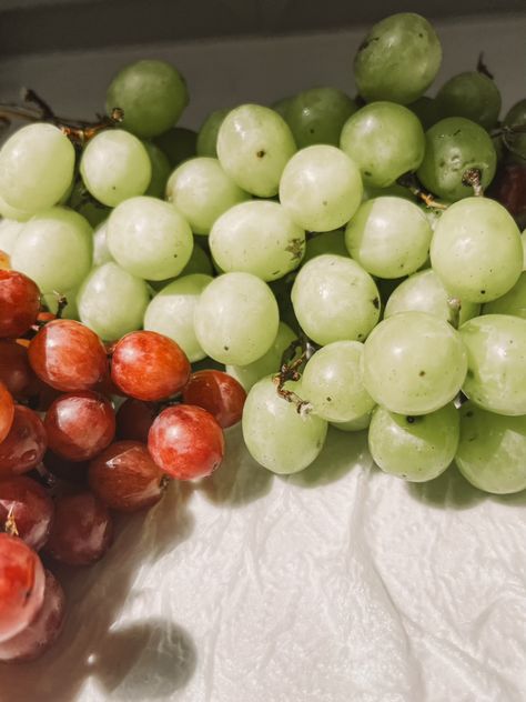 How to Clean Grapes Cleaning Grapes, Clean Grapes, Italian Sub, Storing Fruit, Grape Recipes, Baking Soda Cleaning, Steak Salad, The Vineyard, Diy Cleaners