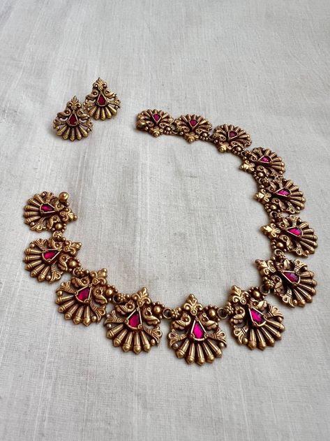 Ruby Necklace Set, Simple Necklace Designs, Neck Pieces Jewelry, Antique Necklaces Design, Choker Necklace Designs, New Gold Jewellery Designs, Gold Earrings Models, Antique Gold Jewelry Indian, Fancy Jewelry Necklace