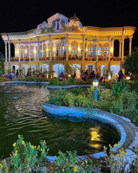 Iran Tourism, Persian Princess, Dreamscape Architecture, Shiraz Iran, Persian Architecture, Persian Garden, Iran Travel, Tehran Iran, Tourist Places