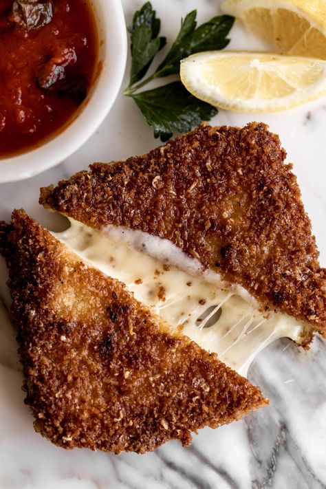 Mozzarella En Carozza Recipe, Fresh Mozzarella Recipe Appetizers, Fresh Mozzarella Recipe, Mozzarella Stick, Mozzarella Sandwich, Heritage Recipes, Mozzarella Cheese Sticks, Mozzarella Recipes, Baked Cheese