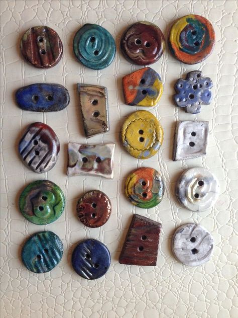 Ceramic Bead Jewelry, Diy Buttons, Art Digital Art, Pottery Crafts, Clay Art Projects, Ceramics Ideas Pottery, Design Jobs, Diy Clay Crafts, Button Crafts