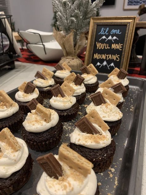 Easy S'mores Desserts For Sultry Summers - RecipeMagik S’mores Themed Gender Reveal, S’mores Gender Reveal, Smore Love Baby Shower Theme, Smores Baby Shower Theme, Smore Fun To Be One, S’mores Baby Shower Decorations, Smores Baby Shower Ideas, Smores Birthday Cake, S'more Baby Shower Ideas