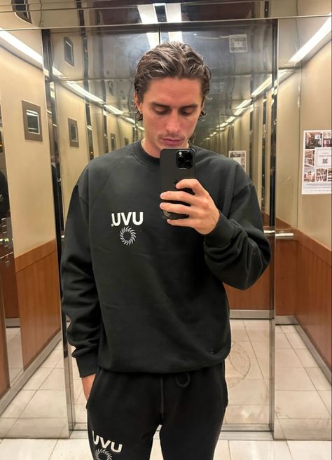 Uvu Training Club, Adi Gillespie, Winter Running Outfit, Running Outfit Men, Roy Cohn, Aesthetic Clothes Men, Running Outfit, Winter Running, Sports Aesthetic