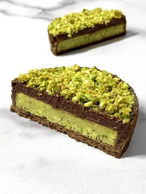 Mini Chocolate Pistachio Tarts — TBLSPOON Pastry Chef Recipes, Chocolate Pistachio Tart, Pistachio Tart Recipes, Pistachio Caramel, Pistachio Ganache, Cookie Tart, Pistachio Chocolate, Pistachio Dessert, Patisserie Fine