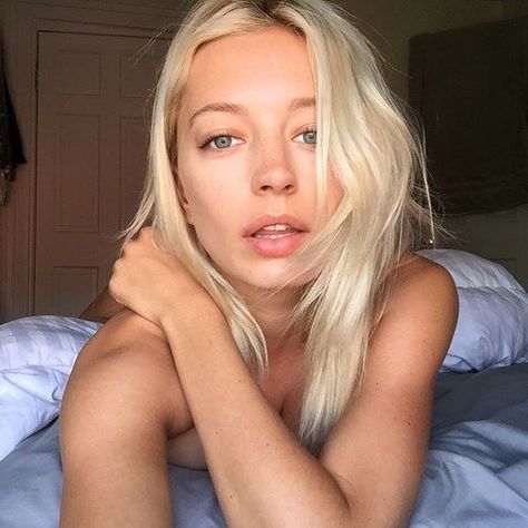 Meet Diana Vreeland's Granddaughter Caroline Vreeland Photos | W Magazine Great Granddaughter, Caroline Vreeland, Diana Vreeland, Glowy Skin, Blonde Bombshell, Fashion Icon, Style Icons, Brooklyn, Good Morning