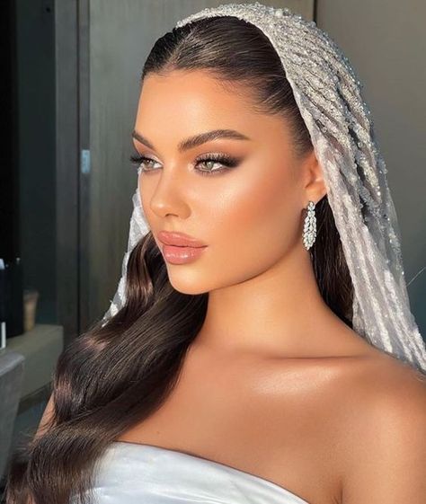 2024 Bridal Hair: Gorgeous Long & Short Wedding Styles Lebanese Bridal Hair, Persian Wedding Makeup, Lebanese Wedding Makeup, Luxury Bridal Makeup, Arab Bridal Makeup, Arab Wedding Makeup, Arabic Wedding Makeup, Cathedral Veil Hairstyle, Arabic Bridal Makeup