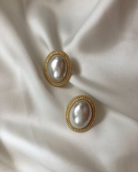 Pearl Earrings Old Money, Old Fashioned Jewellery, Old Jewelry Aesthetic, Old Money Pieces, Old Money Style Accessories, Old Money Assessories, Old Money Earrings Aesthetic, Old Money Accessories Woman, Vintage Earrings Aesthetic