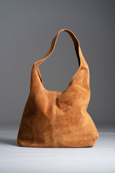 In supple genuine suede and the perfect size to hold all of your daily essentials, this slouchy shoulder bag will be your go-to with every outfit. Plus, it has an internal zipped pocket attached by a chain to keep your valuables safe without digging into the depths of your bag! Cool Bags Women, Suede Bags For Women, Uni Handbags, Slouchy Shoulder Bag, Slouchy Bags, Leather Slouch Bag, Suede Hobo Bag, Uni Bag, Slouchy Hobo Bag