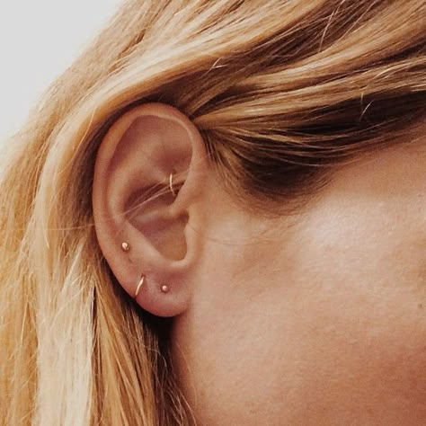 Piercings Oor, Piercing Lobe, Constellation Piercings, Ear Peircings, Ear Piercings Tragus, Cute Ear Piercings, Cute Piercings, Minimalist Studs, Piercing Tattoo