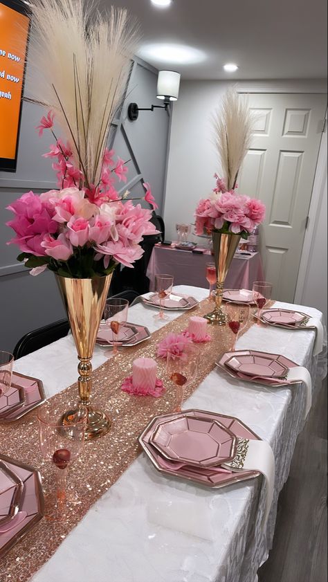 Rose Gold Birthday Party Decorations Diy, Pink And Gold Birthday Party Decorations Centerpieces, Pink And Gold Event Decor, Pink And Gold Brunch Decor, Pink Brunch Set Up, Rose Gold And Blush Pink Birthday Party, Rose Gold Brunch Decor, Pink Bridal Shower Theme Ideas, Bridal Shower Ideas Pink And Gold