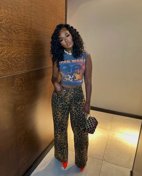 De’arra Outfits, Bronze Jeans Outfit, Leopard Skin Outfit, Dearra Winter Outfits, Hbcu Yard Outfits, Leopard Leggings Outfit Winter, Leapord Print Jean Outfits, Cheetah Skirt Outfit Black Women, Everyday Outfit Black Women