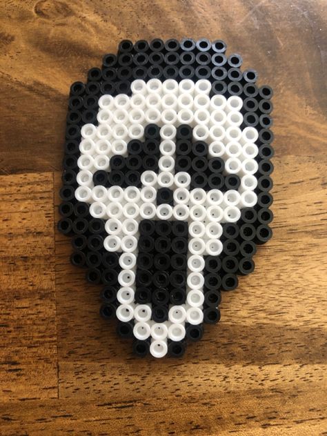 Perler Bead Art Ideas Kawaii, Melting Beads Ideas Halloween, Perler Bead Ideas Halloween, Ghost Face Perler Bead Pattern, Perler Bead Patterns Without Black, Monster Energy Perler Beads, Halloween Hamma Beads, Scary Perler Bead Patterns, Ghost Face Perler Beads