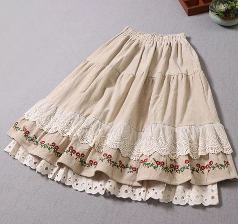 Long Skirt Cottage Core, Skirt Embroidery Ideas, Fairy Grunge Dress, Cottage Skirt, Embroidery On Skirt, Patched Skirt, Cottage Core Skirt, Dark Academia Cottage, Cottagecore Pants