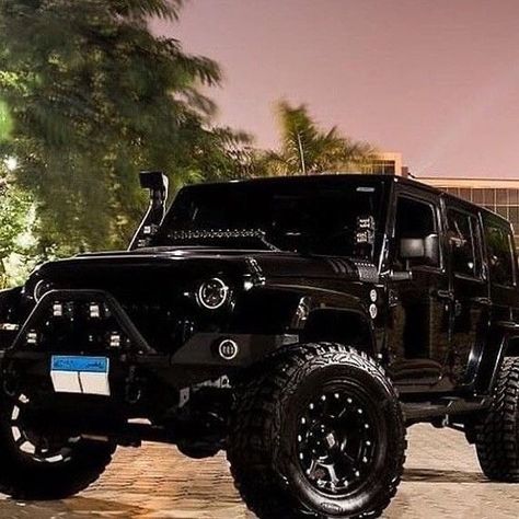 Jeep Design, Black Jeeps, Tmax Yamaha, Badass Jeep, Car Wheels Diy, Custom Jeep Wrangler, Wrangler Jeep, Black Jeep, Ford Mustang Car