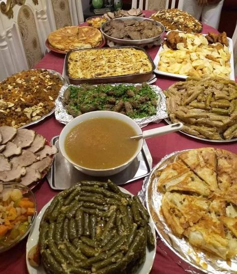 Egyptian dishes / Ramadan Egyptian Food Aethstetic, Egyptian Snacks, Food Egyptian, Egyptian Food Recipes, Egyptian Dishes, Egyptian Foods, Ramadan Buffet, Arab Food, Middle East Food