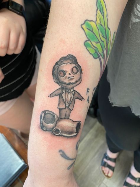 Tattoo of Dwight Schrute w/ cut off CPR dummy mask on Dwight Tattoo The Office, Dwight Schrute Tattoo, Dwight Tattoo, Dwight Cpr, The Office Tattoo, Phoenix Tattoo Sleeve, The Office Jim, Tattoo Board, Dwight Schrute