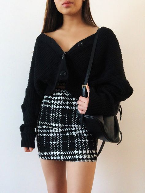 Houndstooth Sweater Outfit, Tight Cardigan Outfit, Black And White Plaid Skirt Outfit, Plaid Pencil Skirt Outfit, Houndstooth Skirt Outfit, Checkered Dress Outfit, Checkered Skirt Outfit, Checked Skirt Outfit, Tartan Skirt Outfit