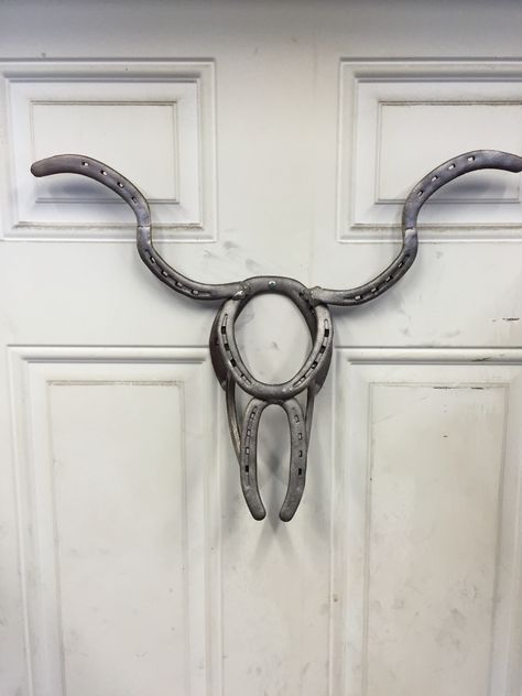 Bolt Crafts, Horseshoe Crafts Projects, Cool Welding Projects, Longhorn Steer, Welding Crafts, Horseshoe Projects, Horseshoe Decor, Horseshoe Crafts, Welding Art Projects