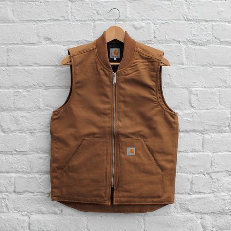 Brown Carhartt Vest Outfit, Carhartt Vest Outfit Men, Mens Carhartt Vest, Carhartt Vest Outfit, Outfits Western Style, Carhartt Outfits, Carhartt Outfit, Brown Vest Men, Men Vest Outfits