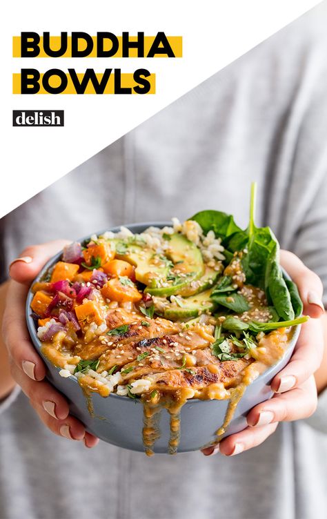 Swap out your boring desk lunch for this. #buddhabowls #healthylunch #lunchrecipes #salads #bowls #delish Peanut Chicken Recipe, Healthy Packed Lunches, Buddha Bowls Recipe, Protein Bowls, Cibo Asiatico, Peanut Chicken, Buddha Bowls, Packed Lunch, Homemade Dressing