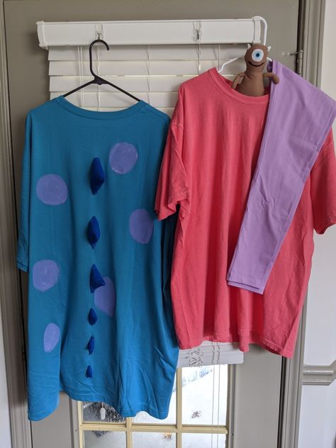 Easy Halloween Tshirt Costume, Sully Shirt Diy, Sulley Costume Diy, Sully Horns Diy, Homemade Sully Costume, Diy Sully Costume Men, Sully Costume Women, Sully Diy Costume, Diy Sully Costume Monsters Inc