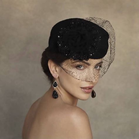 Elegant Lapin Fur Felt Beret by BATOG COUTURE ♣️ Discover more beautiful pieces like this from our new market place TheHatCirle.com 👒🛍 Hand made in Italy by BATOG COUTURE, a perfect mix of elegance, creativity and uniqueness from Alina Roxana Batog👸🇷🇴 🇮🇹 🇬🇧 Follow us on @accessory_circle @thehatcircle@accessory_week to explore amazing accessories 💕✨ #xterrace #JoinTheCircle #LondonAccessoryWeek #TheHatCircle #TheAccessoryCircle #accessories #fashion #londonevents #happyfriday #hat