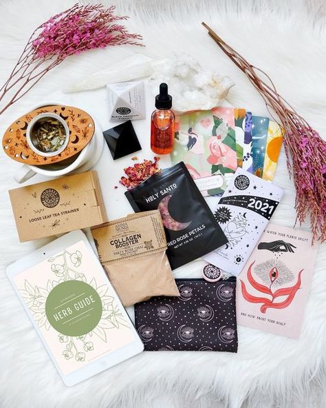 We've full spoilers for the July box from Goddess Provisions. The post Goddess Provisions July 2021 – Full Spoilers first appeared on My Subscription Addiction. Herb Guide, Goddess Provisions, Best Subscription Boxes, Collagen Booster, Red Rose Petals, Tea Strainer, Subscription Boxes, Loose Leaf Tea, Facial Oil