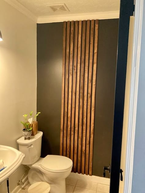 An easy project that can make a BIG impact! This slat accent wall is beginner friendly and can be completed in a day's time! Customize this slat wall to meet the look you are going for. BeforeThis is our half bathroom before I got the idea to add a little something. Was there anything wrong with this room? No. Could it use a little spunk to make it more interesting? Of course!I worked with the existing color scheme (in basically my whole house) of black, wood and green to create this… Small Slat Wall, Simple Bathroom Accent Wall, Black And Wood Powder Room, Wood Slat Wall In Bathroom, Slat Accent Wall Bathroom, Wood Accent In Bathroom, Slatwall Bathroom, Modern Accent Wall Bathroom, Slat Wall Powder Room