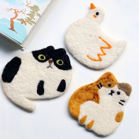 Punch Needle Mug Rugs, Cute Japanese Cartoon, Tufting Diy, Cat Cup, Cat Rug, Needle Felting Diy, Felt Coasters, Felt Animal, Cute Coasters