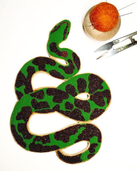 Mr Snake, Snake Art, Reptiles And Amphibians, Apartment Inspiration, Diy Phone, Amphibians, Pin Cushions, Beaded Embroidery, Reptiles