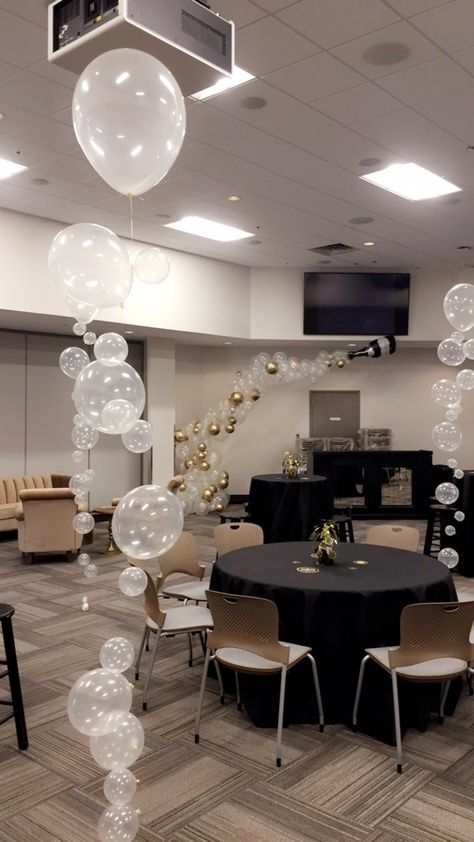 Balloon bubbles and champagne organic balloon arch Balloon Bubbles, Organic Balloon Arch, Champagne Balloon, Champagne Balloons, Balloon Chandelier, Balloon Design, Balloon Arch, Fine Wine, Bridal Shower