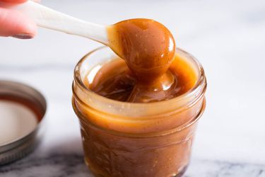 Caramel Recipes Sauce, Homemade Food Gifts, Homemade Caramel Sauce, Caramel Recipes, Homemade Caramel, Serious Eats, Sweet Sauce, Caramel Sauce, Kefir