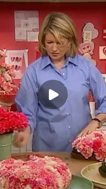 Martha Stewart on Instagram: "It’s time to rethink carnations. #MarthaCollective entertaining expert @seenbysharkey has long appreciated the often-overlooked blooms due to their classic fragrance and wide array of colors and varieties. One way to bring out the best of carnations is by arranging them into a flower heart, as Martha does in this vintage clip. These displays are easy to craft, giftable, work as décor, and are as fun to make as they are charming. Head to the link in our bio to learn more elegant ways to arrange carnations, just in time for Valentine’s Day." Carnation Flower Arrangements, Carnation Arrangements, Carnation Centerpieces, Carnation Flower, Vintage Clip, Flower Heart, Martha Stewart, Place Settings, Just In Time