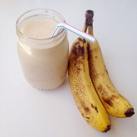 Banana & oatmeal milkshake Banana Milkshake Aesthetic, Banana Smoothie Aesthetic, Pb Banana Smoothie, Milkshake Aesthetic, Smoothie Aesthetic, Banana Milkshake, Button Nose, Going Vegetarian, Banana Oatmeal