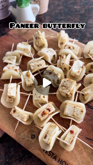 Aishwarya sonvane on Instagram: "Festive party appetizer (paneer butterfly)

✅Recipe details : 

Paneer marination: 
Paneer cubes 
Chilli flakes 
Oregano 
Ginger-garlic paste 
Salt 
Black pepper 

#paneerbutterfly #paneer #paneersnacks #paneerrecipes #festiverecipes #partyappetizers #appetizers #partysnacks #diwaliparty #easysnack #easyappetizers #recipereels #recipeshare #foodreels #reelsinstagram #reelitfeelit #reelsindia #cookwithlove" Paneer Starter Recipes Indian, Indian Party Appetizers Vegetarian, Desi Appetizers For Party, Indian Starters Appetizers, Diwali Party Snacks, Paneer Recipes Indian Snacks, Indian Appetizers For Party, Paneer Starter Recipes, Indian Veg Starters