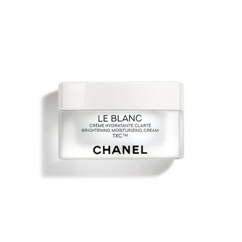 Chanel Moisturizer, Vogue Beauty, Chanel Makeup, Luxury Makeup, Perfect Skin, Skin Care Moisturizer, Skin Care Tools, Luxury Beauty, About Hair